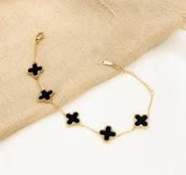 BlushBelle- Elegant Clover Charm Bracelet